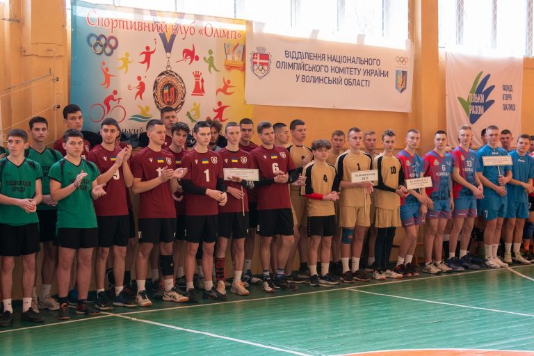 Ви зараз переглядаєте Стартував волейбольний турнір, пам’яті полеглих захисників України
