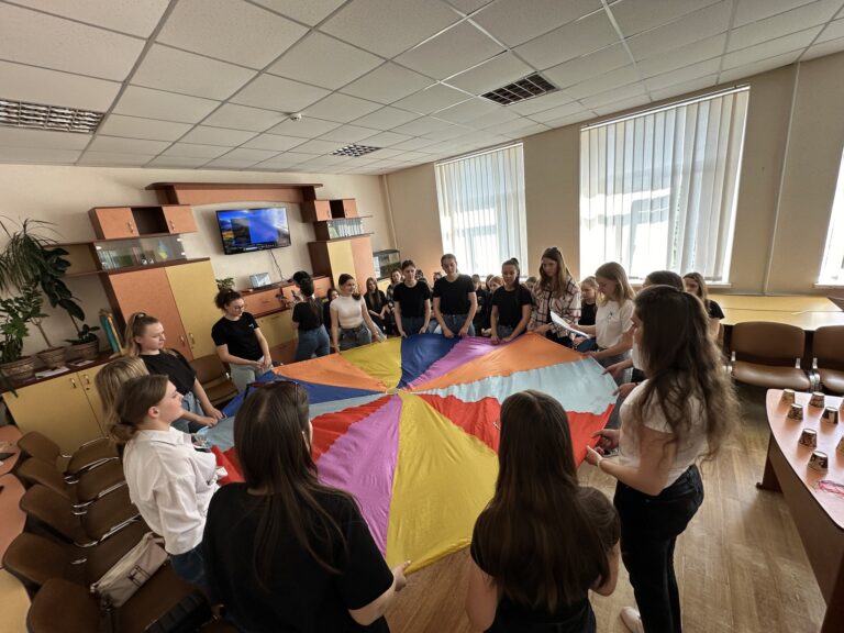 Інтерактивне заняття «Тeam building та емоційне благополуччя – ефективний інструмент згуртованого колективу»