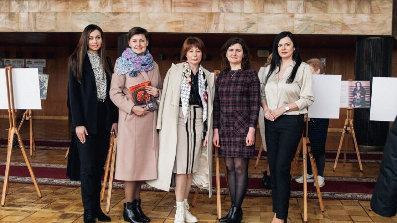 Презентація графічної новели «На межі» та виставки портретів «Втрачений дім»