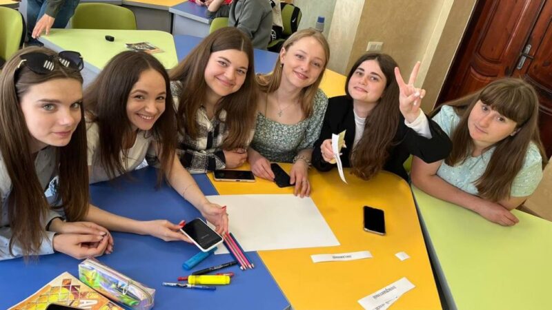 Освітній дайджест «Професія вчителя: традиції та інновації»