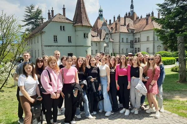 Екскурсійно-туристичну подорож по Закарпаттю