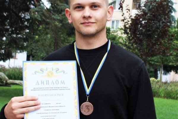 Здобувач освіти коледжу серед призерів Чемпіонату Волині з важкої атлетики