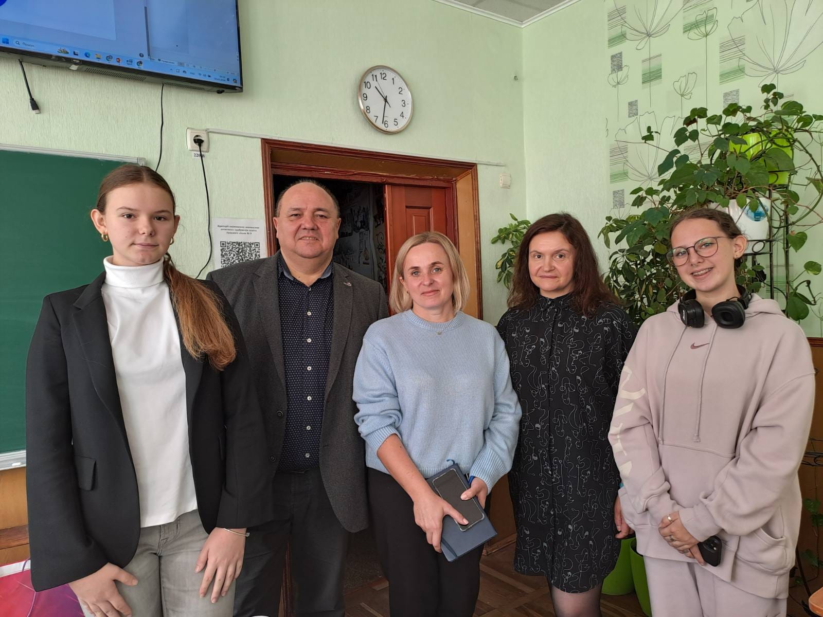 Ви зараз переглядаєте Профорієнтаційна робота. Зустріч експертів письменників – очільниці Волинського обласного осередку Національної спілки письменників України Ольги Ляснюк та її заступника, доцента кафедри філології Миколи Мартинюка зі старшокласниками Луцького ліцею № 9
