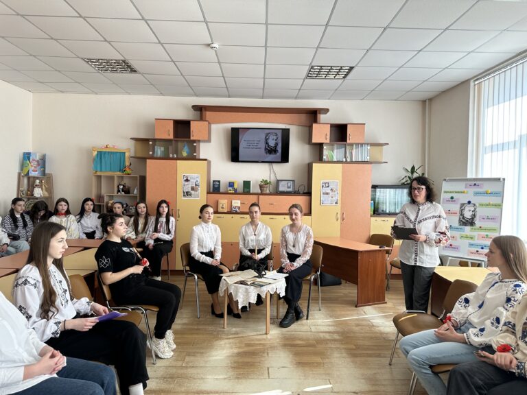 Продовжуємо студіювання педагогічної спадщини Софії Русової !