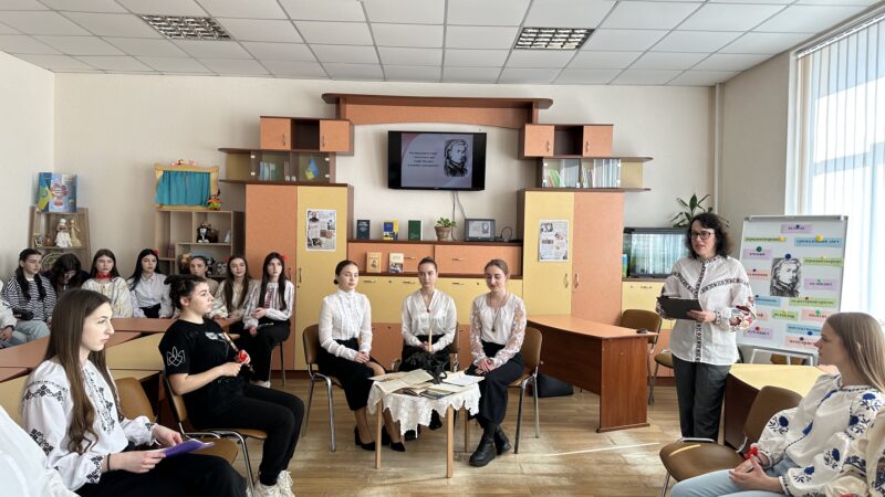 Продовжуємо студіювання педагогічної спадщини Софії Русової !