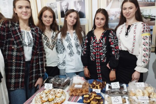 БЛАГОДІЙНИЙ ЯРМАРОК НА ПІДТРИМКУ ЗСУ ДО ДНЯ ВИШИВАНКИ