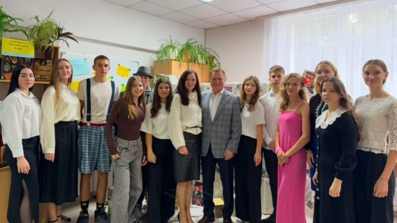 ЧИТАЙ, ЩОБ ЗЦІЛИТИСЯ: захід до Дня бібліотек