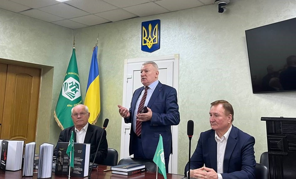 Ви зараз переглядаєте УРОКИ ПРАВДИ ТА МУЖНОСТІ: презентація книг Василя Вовка