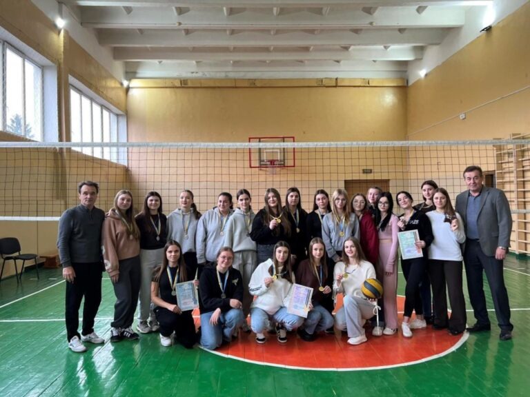 ДВА ТИЖНІ ВОЛЕЙБОЛЬНИХ БАТАЛІЙ МІЖ ДІВЧАТАМИ