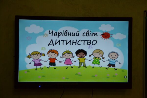 ЧАРІВНИЙ СВІТ ДИТИНСТВА ПОДАРУВАЛИ СТУДЕНТИ ДЛЯ ПЕРШАЧКІВ