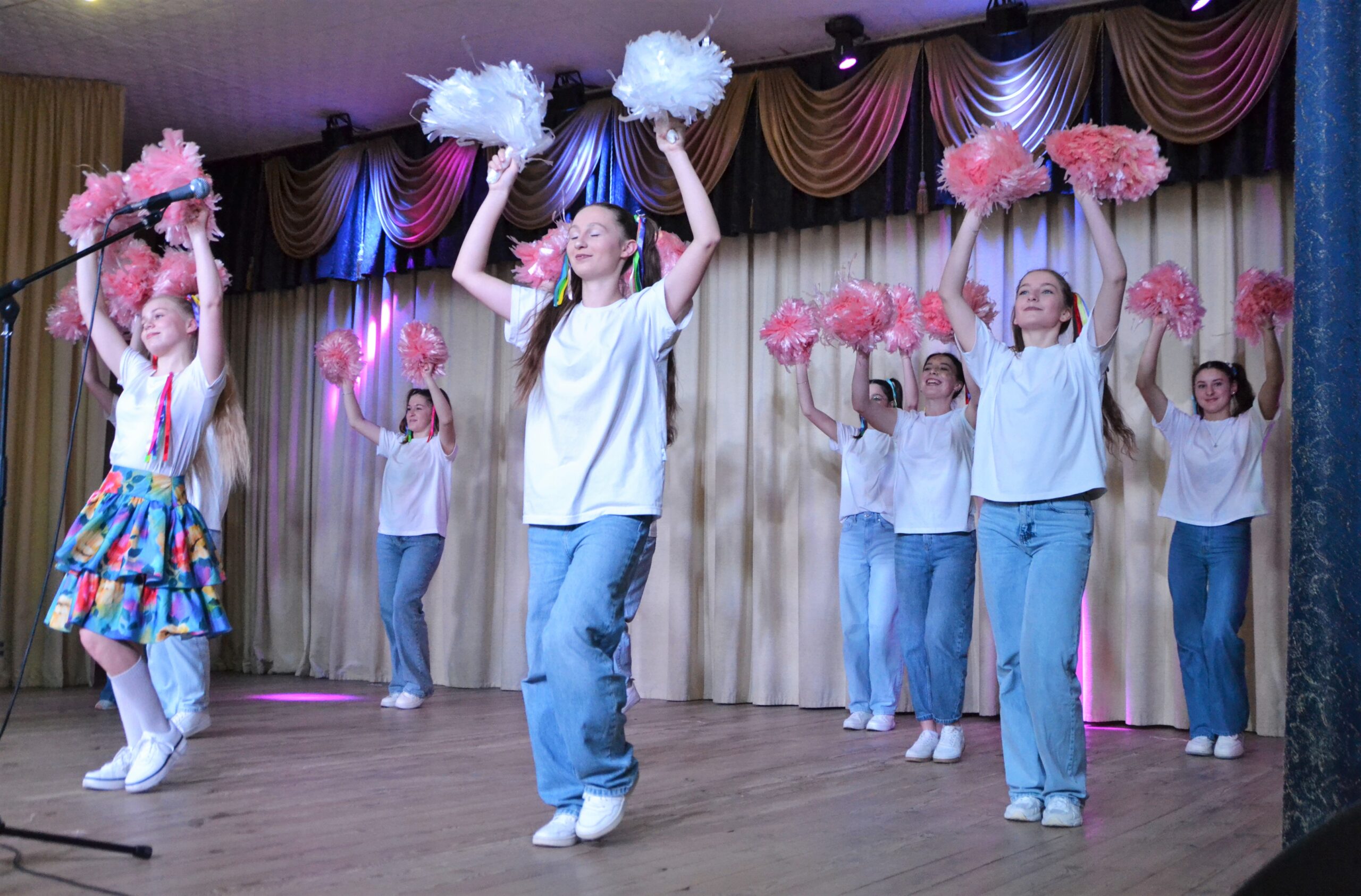 Ви зараз переглядаєте СТУДЕНТСЬКІ КОМАНДИ РОЗКРИВАЛИ «БАРВИ ДИТИНСТВА»