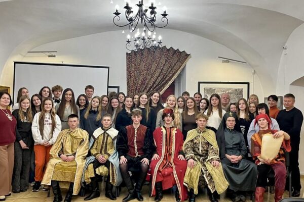 ІСТОРИЧНИЙ ХАКАТОН ТА ТВОРЧИЙ МАНІФЕСТ