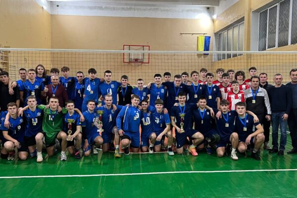 ВОЛЕЙБОЛІСТИ ЛУЦЬКОГО ПЕДАГОГІЧНОГО ІНСТИТУТУ – ЧЕМПІМПІОНИ ЛУЦЬКА! (+ФОТО)