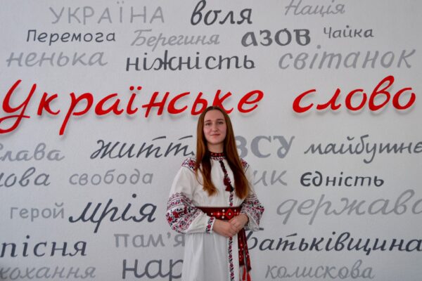 НАШІ СТУДЕНТКИ – НА П’ЄДЕСТАЛІ МОВНОГО КОНКУРСУ