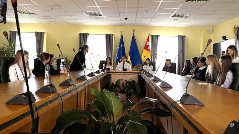 МОЛОДЬ І САМОВРЯДУВАННЯ:  СТАЖУВАННЯ У ВИКОНАВЧИХ ОРГАНАХ ЛУЦЬКОЇ МІСЬКОЇ РАДИ