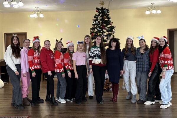 РІЗДВЯНЕ ДИВО ДЛЯ ДІТЕЙ РОЖИЩЕНСЬКОГО ПРИТУЛКУ ВЛАШТУВАЛИ СТУДЕНТИ ІНСТИТУТУ