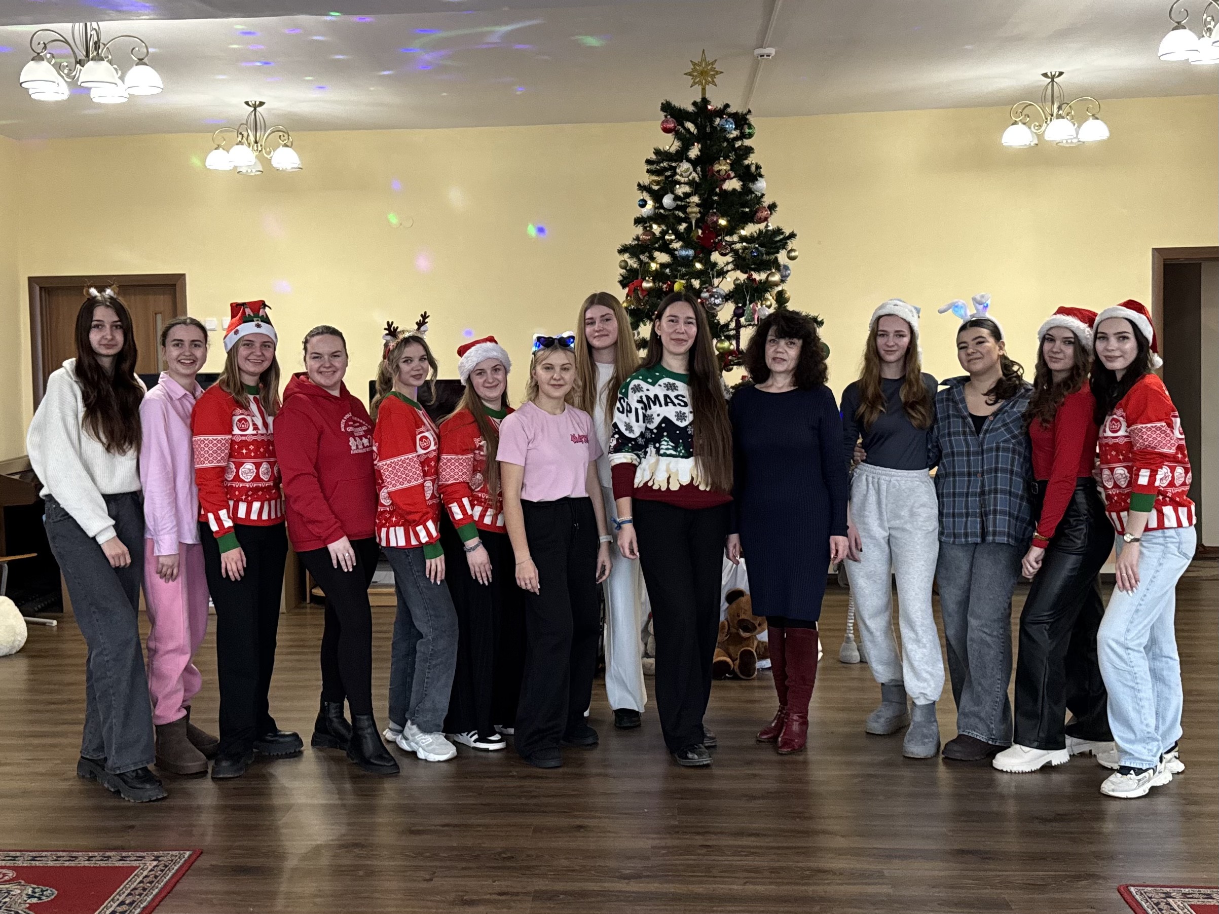 Ви зараз переглядаєте РІЗДВЯНЕ ДИВО ДЛЯ ДІТЕЙ РОЖИЩЕНСЬКОГО ПРИТУЛКУ ВЛАШТУВАЛИ СТУДЕНТИ ІНСТИТУТУ