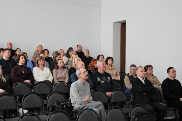 МИСТЕЦЬКИЙ ПРОСТІР ЖИВОГО СПІЛКУВАННЯ: ЗУСТРІЧ З ВОЛОДИМИРОМ РУНЧАКОМ