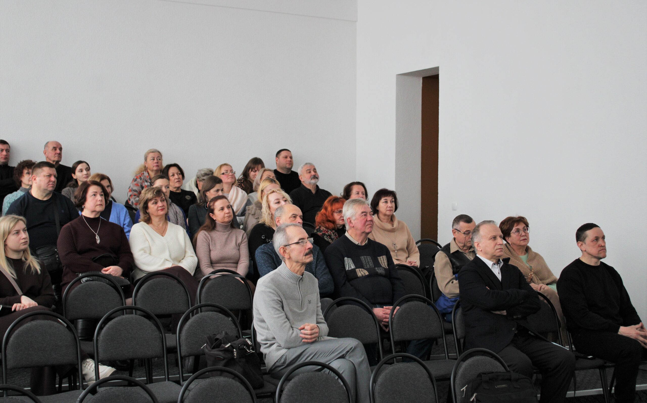 Ви зараз переглядаєте МИСТЕЦЬКИЙ ПРОСТІР ЖИВОГО СПІЛКУВАННЯ: ЗУСТРІЧ З ВОЛОДИМИРОМ РУНЧАКОМ