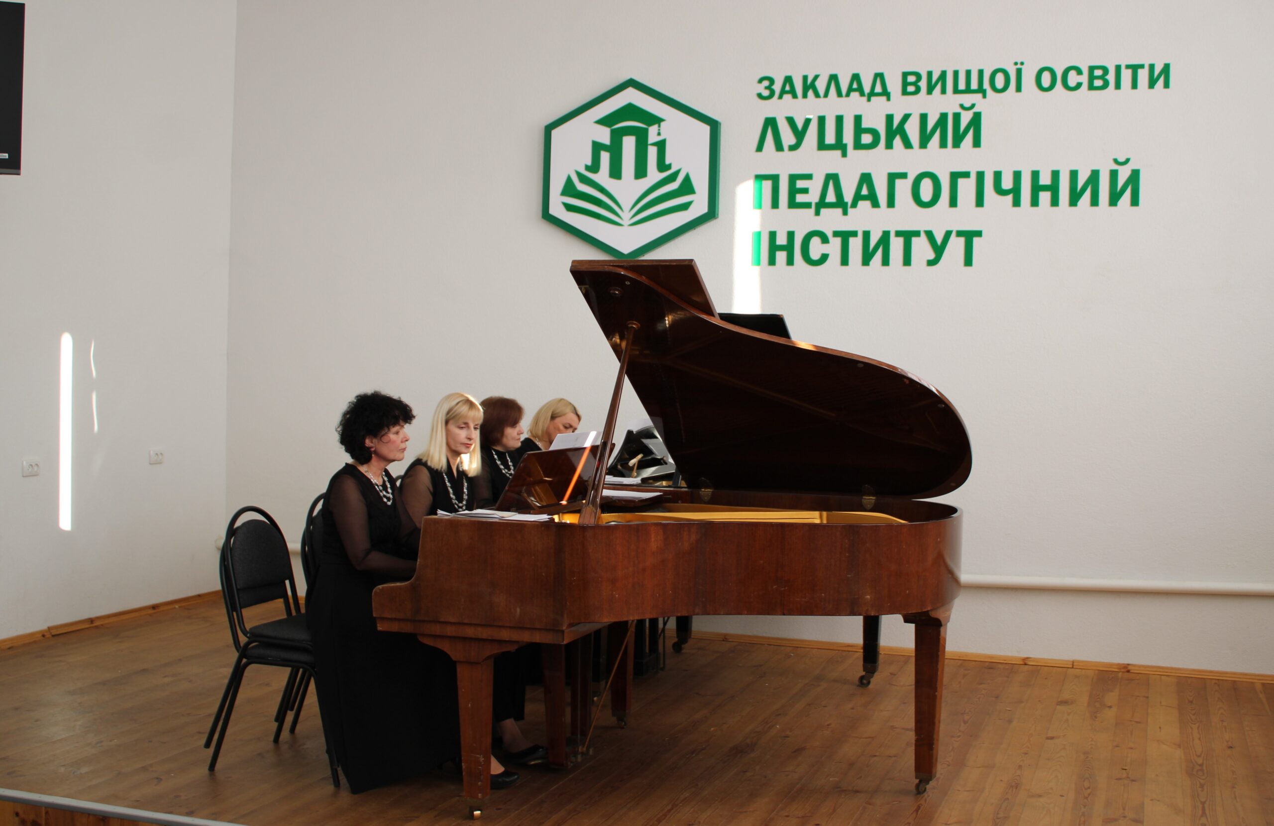 Ви зараз переглядаєте АНСАМБЛЕВЕ МУЗИКУВАННЯ ЯК ПРОСТІР ТВОРЧОГО РОЗВИТКУ