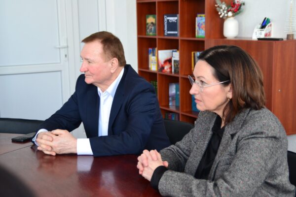 ОБГОВОРЕННЯ НОВОЇ ОСВІТНЬОЇ ПРОГРАМИ ПОЧАТКОВОЇ ОСВІТИ В МЕЖАХ НУШ