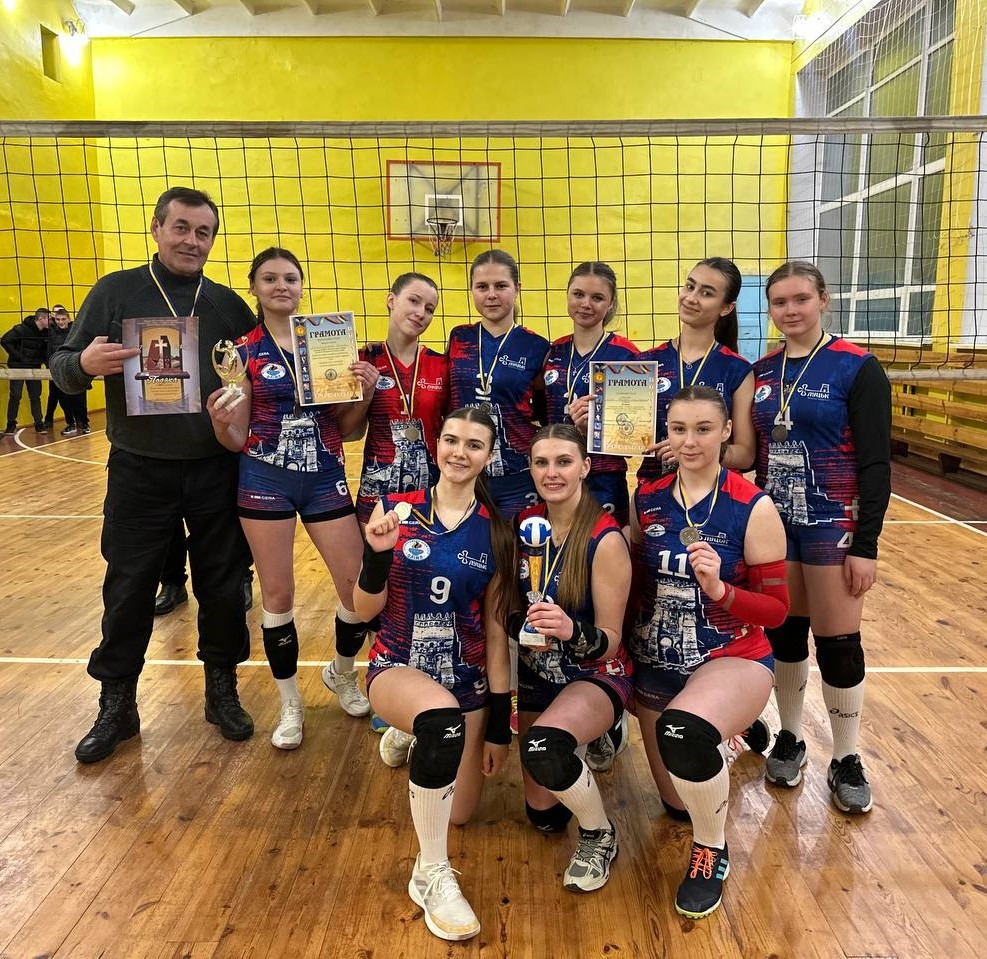 Ви зараз переглядаєте СРІБНІ ПРИЗЕРИ З ВОЛЕЙБОЛУ