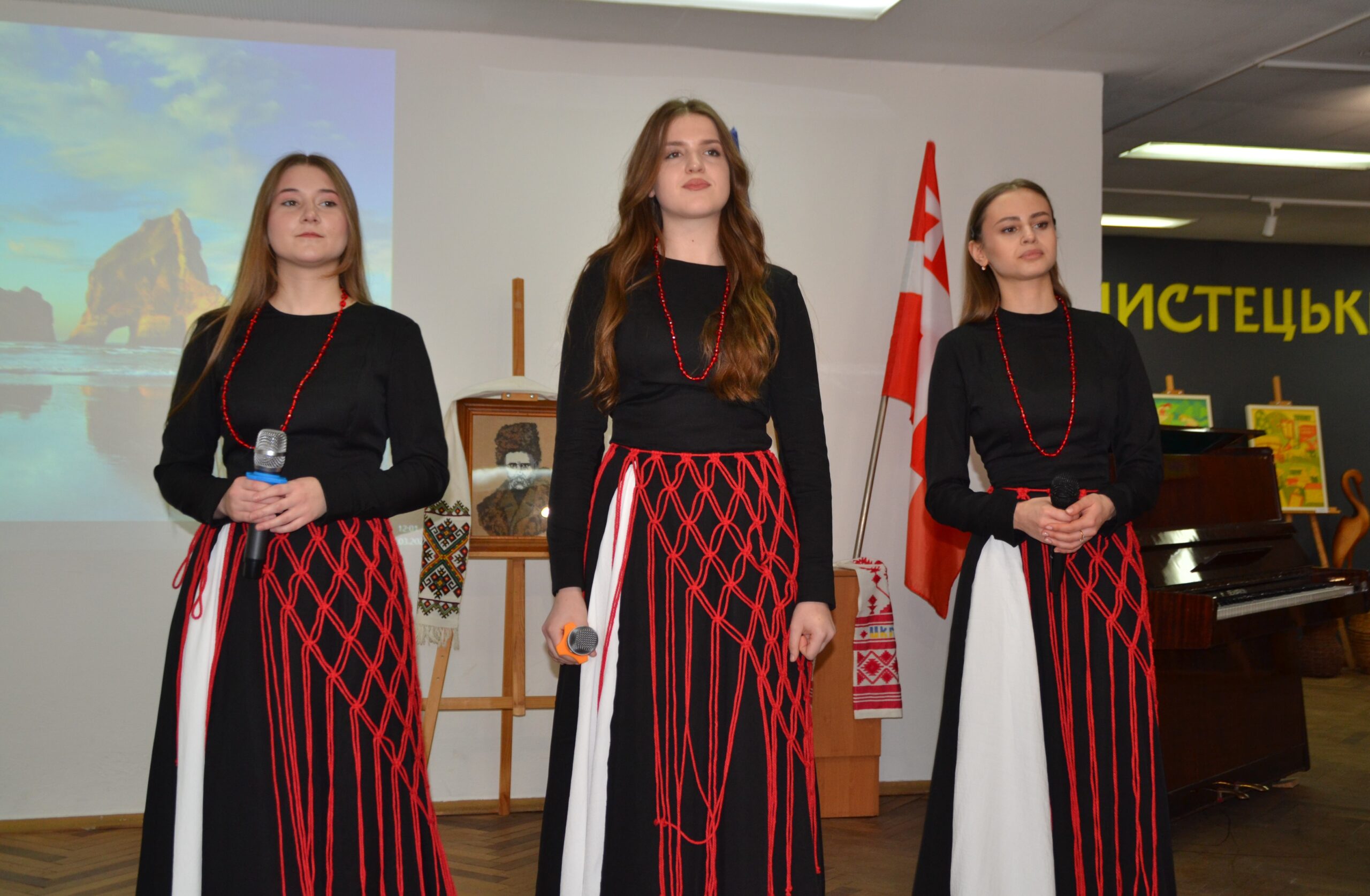 Ви зараз переглядаєте «СПІВУЧЕ СЛОВО КОБЗАРЯ»: МУЗИЧНО-ПОЕТИЧНЕ ЄДНАННЯ У БІБЛІОТЕЦІ