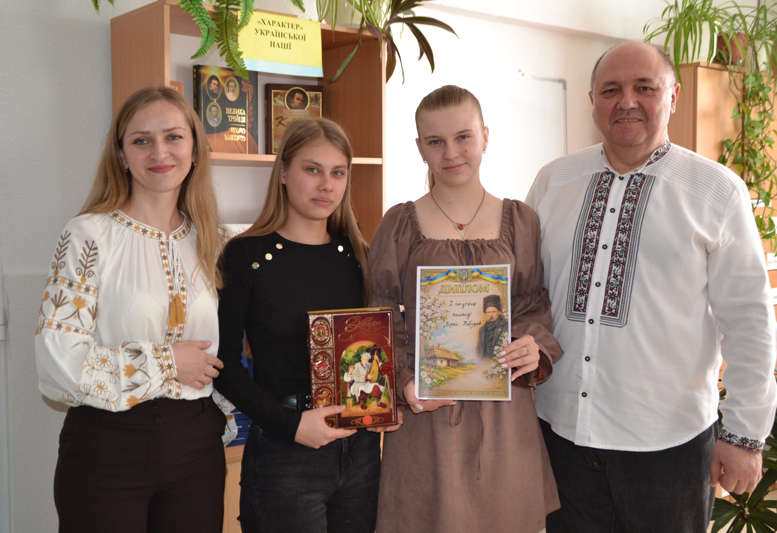 Ви зараз переглядаєте ІНТЕЛЕКТУАЛЬНА АРГУМЕНТ-ГРА «ШЕВЧЕНКО-СУПЕРГЕРОЙ» ОБʼЄДНАЛА ПЕРШОКУРСНИКІВ