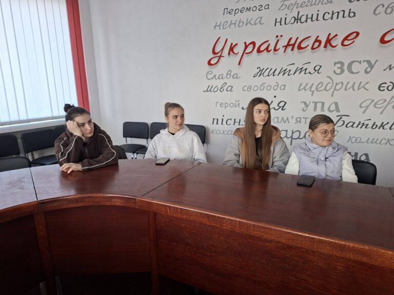 ТВОРЧА ЗУСТРІЧ ІЗ ПИСЬМЕННИЦЕЮ ОЛЬГОЮ ЛЯСНЮК