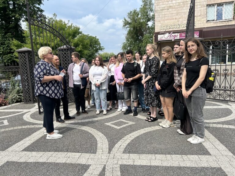 НАВЧАННЯ ЧЕРЕЗ ПІЗНАННЯ ІСТОРІЇ: ЕКСКУРСІЯ ДО МУЗЕЮ ІСТОРІЇ ЛУЦЬКОГО БРАТСТВА