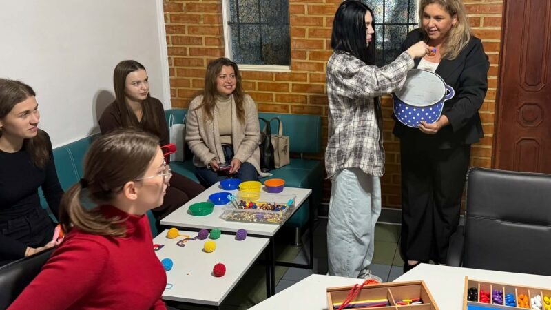 «ДАРИ ФРЕБЕЛЯ»: І НАВЧАЄМОСЬ, І ГРАЄМОСЬ, І ВПРОВАДЖУЄМО СЕКРЕТИ МЕТОДИКИ