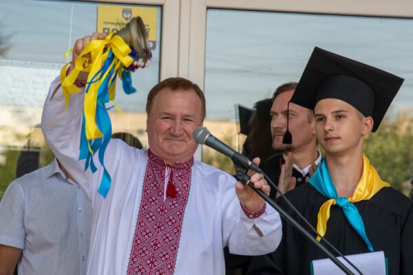 З ДНЕМ ЗНАНЬ